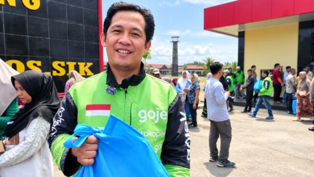 Pengemudi Ojol Apresiasi Bakti Sosial Brimob Sulteng, Sebut Bantuan Sangat Membantu